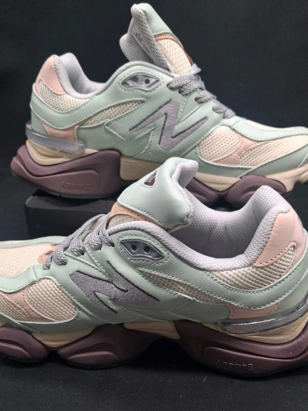 New Balance 9060 Women’s Mint & Cream Running/ Training Sneakers. NWOT.